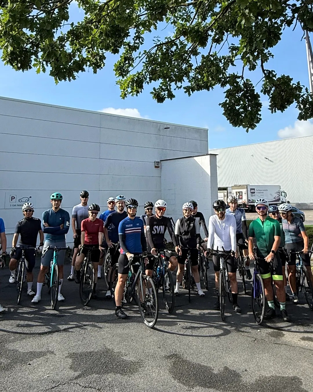 A group of cyclists with their bikes before a Wyder group ride